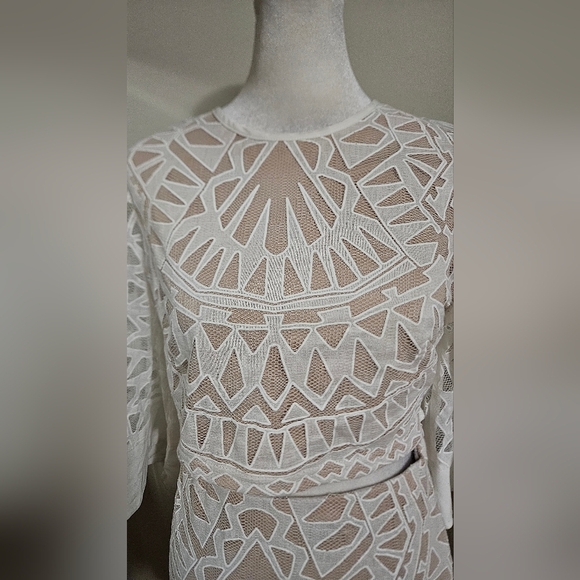 L’ATISTE White Lace Two-Piece Set – Crop Top & Mini Skirt. Size Medium - Picture 4 of 16